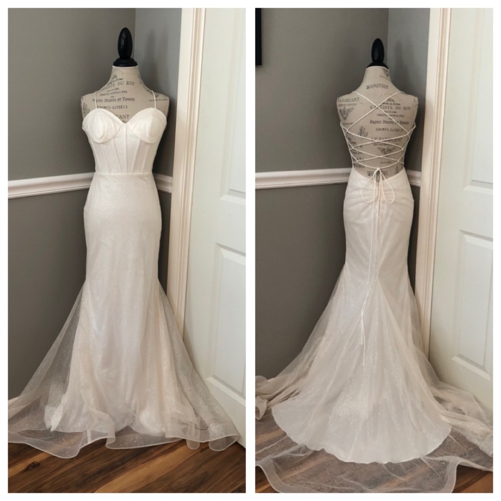 NEW STUDIO 17 SZ 8 IVORY SHIMMER LACE UP FORMAL EVENING GOWN